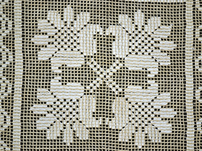アンティーク＆ヴィンテージ Z272 Naversom刺繍 花模様 ３６×３５センチ